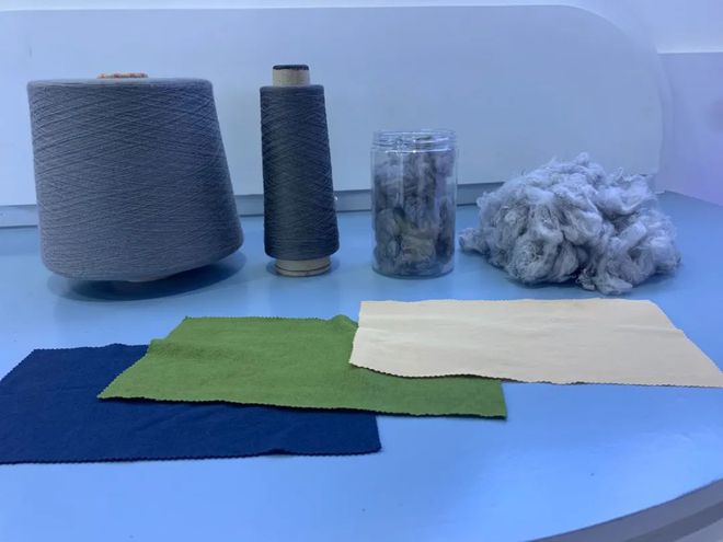 性能堪比天然羽绒！新一代石墨烯纺织保开云 开云体育官网温材料在宝山发布(图3)