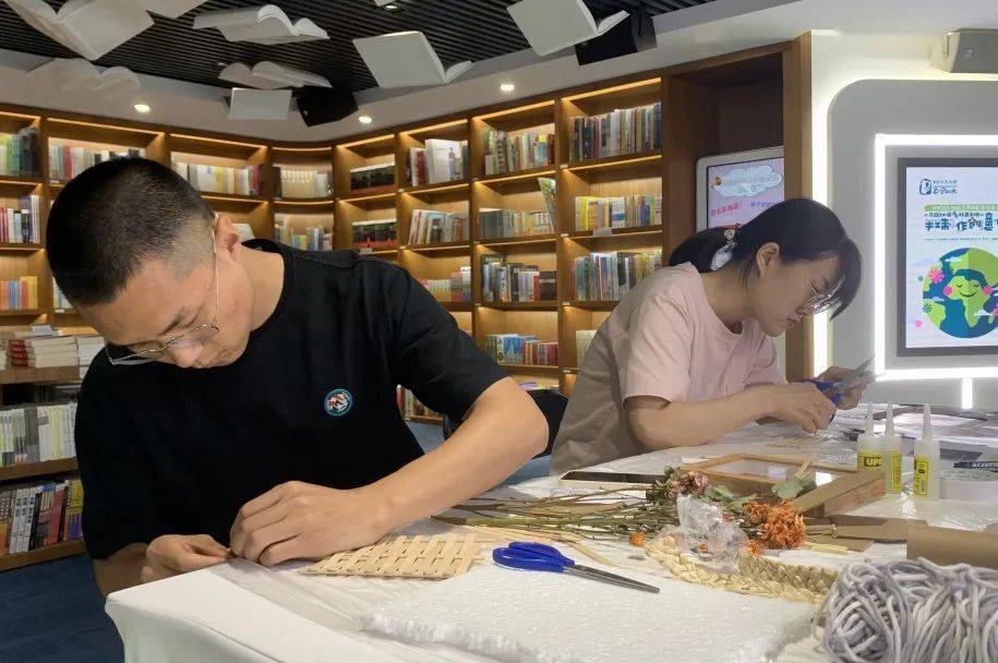 开云 开云体育平台文明西城 节能环保废物再利用！手工制作创意大赛展示低碳生活(图3)
