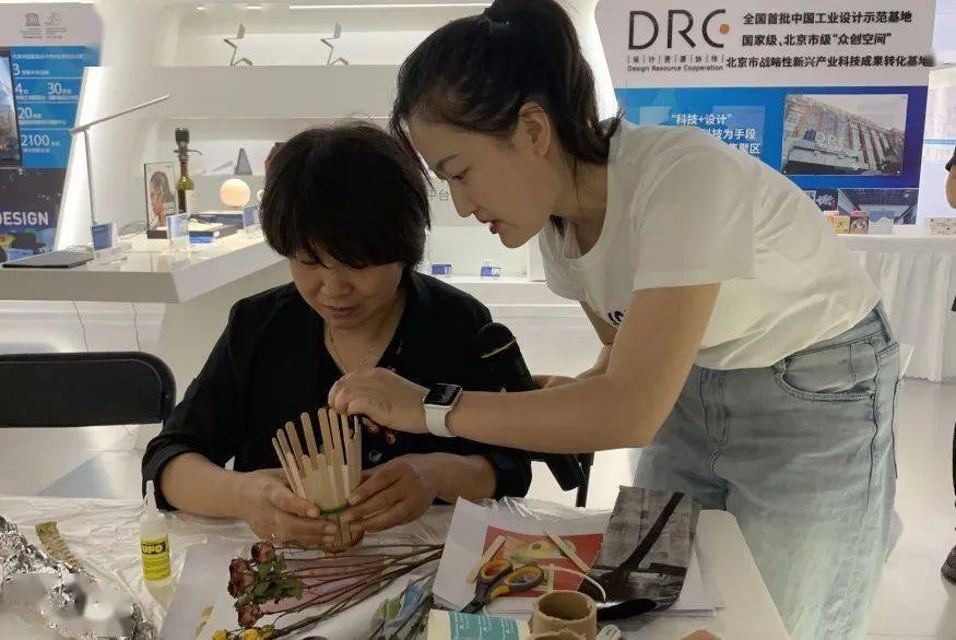 开云 开云体育平台文明西城 节能环保废物再利用！手工制作创意大赛展示低碳生活(图2)