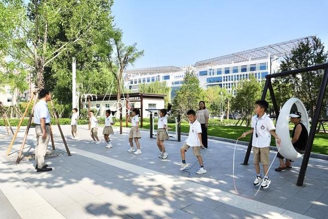 开云 开云体育平台2184个“共同体”、8000余名中小学生受益！济南高新区破解暑期“看护难”出实招(图2)