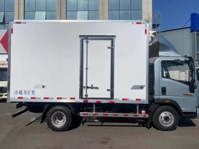 北京重汽豪沃42米冷藏车235米冷箱Kaiyun 开云(图3)